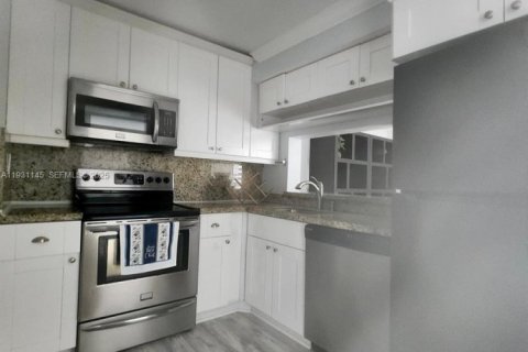 Condominio en alquiler en Miami, Florida, 2 dormitorios, 83.43 m2 № 1989608 - foto 14