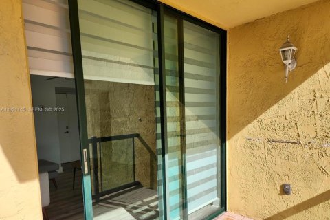 Condominio en alquiler en Miami, Florida, 2 dormitorios, 83.43 m2 № 1989608 - foto 12