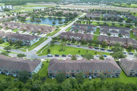 Townhouse in Orlando, Florida 3 bedrooms, 165.18 sq.m. № 2280137 - photo 6