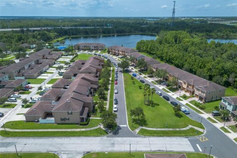 Townhouse in Orlando, Florida 3 bedrooms, 165.18 sq.m. № 2280137 - photo 4