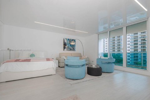 Condo in Miami Beach, Florida  № 2017370 - photo 8