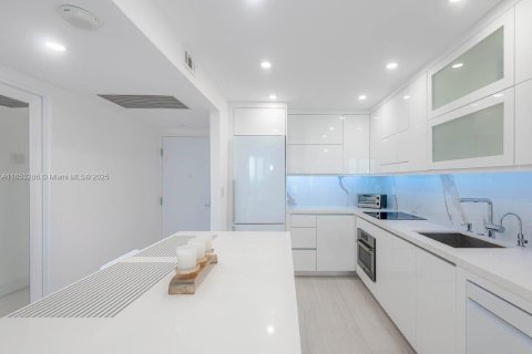 Condo in Miami Beach, Florida  № 2017370 - photo 20