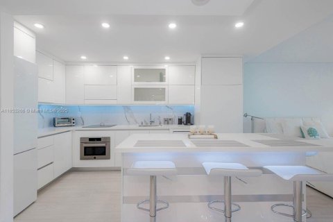 Condo in Miami Beach, Florida  № 2017370 - photo 21