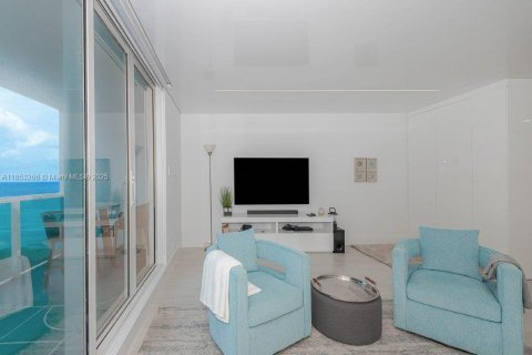 Condo in Miami Beach, Florida  № 2017370 - photo 12