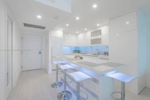Condo in Miami Beach, Florida  № 2017370 - photo 18