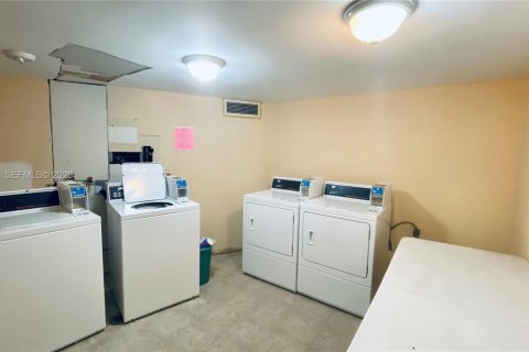 Copropriété à louer à North Miami Beach, Floride: 1 chambre, 73.39 m2 № 2343207 - photo 9
