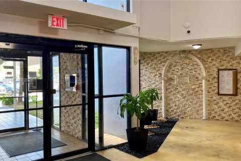 Copropriété à louer à North Miami Beach, Floride: 1 chambre, 73.39 m2 № 2343207 - photo 12