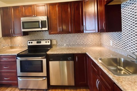 Copropriété à louer à North Miami Beach, Floride: 1 chambre, 73.39 m2 № 2343207 - photo 2