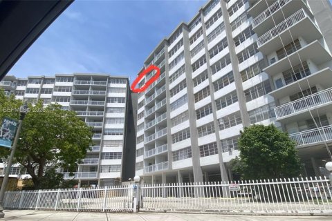 Copropriété à louer à North Miami Beach, Floride: 1 chambre, 73.39 m2 № 2343207 - photo 13