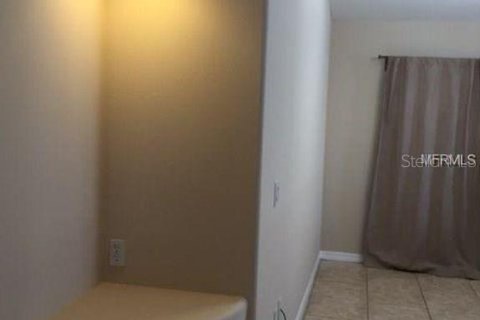 Villa ou maison à louer à Kissimmee, Floride: 4 chambres, 169.27 m2 № 1797222 - photo 10