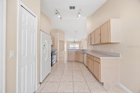 Villa ou maison à louer à Kissimmee, Floride: 4 chambres, 169.27 m2 № 1797222 - photo 14