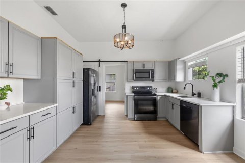Immobilier commercial à vendre à Tampa, Floride: 2 chambres, 103.49 m2 № 2419024 - photo 25