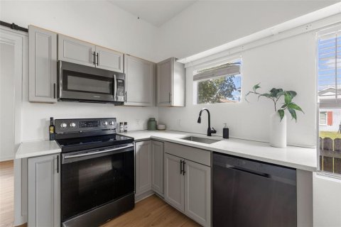 Immobilier commercial à vendre à Tampa, Floride: 2 chambres, 103.49 m2 № 2419024 - photo 19