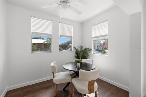 Immobilier commercial à vendre à Tampa, Floride: 2 chambres, 103.49 m2 № 2419024 - photo 7