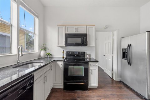 Immobilier commercial à vendre à Tampa, Floride: 2 chambres, 103.49 m2 № 2419024 - photo 5