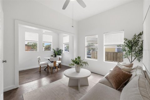 Immobilier commercial à vendre à Tampa, Floride: 2 chambres, 103.49 m2 № 2419024 - photo 2