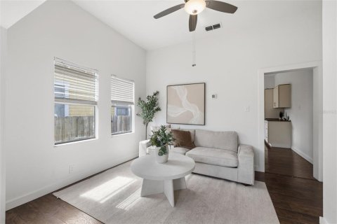 Immobilier commercial à vendre à Tampa, Floride: 2 chambres, 103.49 m2 № 2419024 - photo 9
