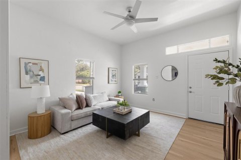 Immobilier commercial à vendre à Tampa, Floride: 2 chambres, 103.49 m2 № 2419024 - photo 15