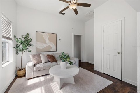 Immobilier commercial à vendre à Tampa, Floride: 2 chambres, 103.49 m2 № 2419024 - photo 10
