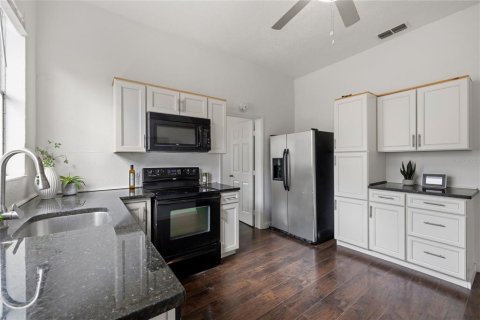 Immobilier commercial à vendre à Tampa, Floride: 2 chambres, 103.49 m2 № 2419024 - photo 17