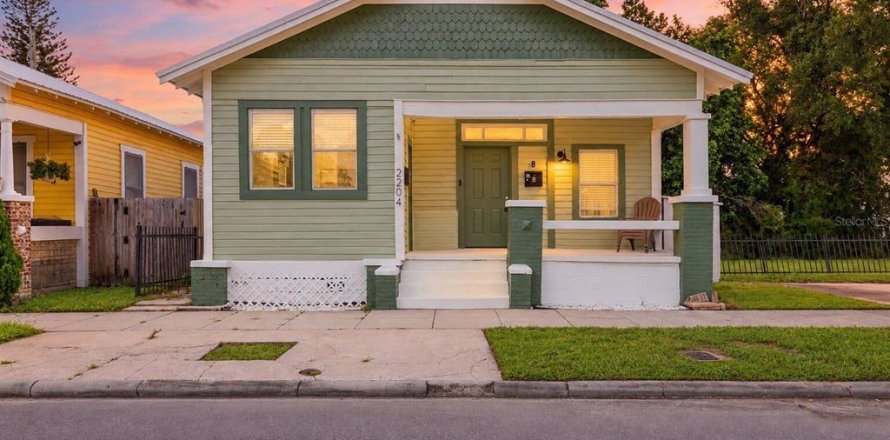 Immobilier commercial à Tampa, Floride 2 chambres, 103.49 m2 № 2419024