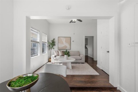Immobilier commercial à vendre à Tampa, Floride: 2 chambres, 103.49 m2 № 2419024 - photo 4