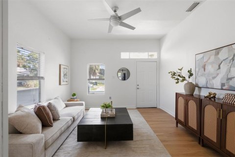 Immobilier commercial à vendre à Tampa, Floride: 2 chambres, 103.49 m2 № 2419024 - photo 18