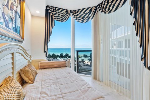 Condo in Sunny Isles Beach, Florida, 2 bedrooms  № 2005205 - photo 20