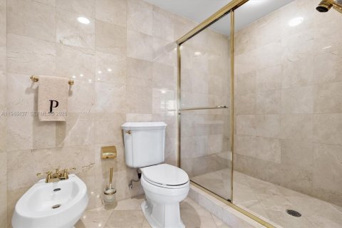 Condo in Sunny Isles Beach, Florida, 2 bedrooms  № 2005205 - photo 14