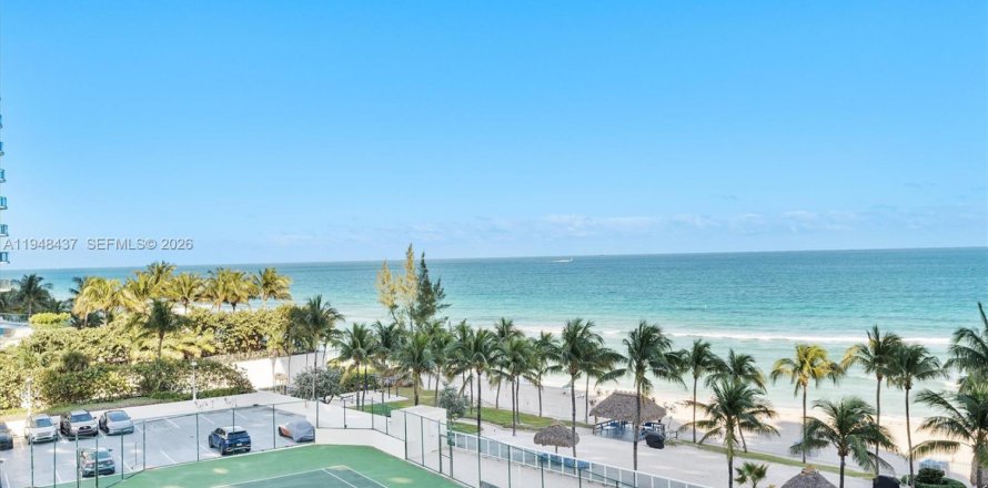 Condo in Sunny Isles Beach, Florida, 2 bedrooms  № 2005205