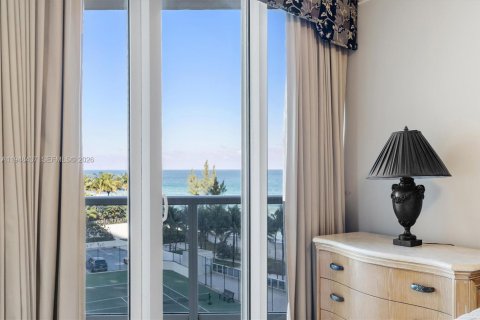 Condo in Sunny Isles Beach, Florida, 2 bedrooms  № 2005205 - photo 10