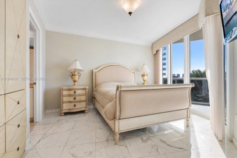 Condo in Sunny Isles Beach, Florida, 2 bedrooms  № 2005205 - photo 15