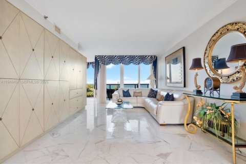 Condo in Sunny Isles Beach, Florida, 2 bedrooms  № 2005205 - photo 3