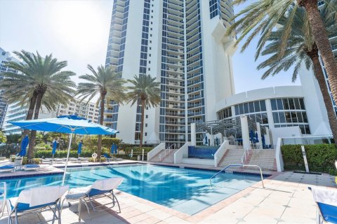 Condo in Sunny Isles Beach, Florida, 2 bedrooms  № 2005205 - photo 27