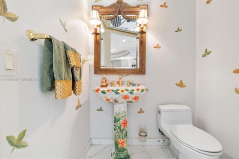 Condo in Sunny Isles Beach, Florida, 2 bedrooms  № 2005205 - photo 18