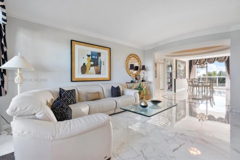 Condo in Sunny Isles Beach, Florida, 2 bedrooms  № 2005205 - photo 4
