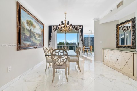 Condo in Sunny Isles Beach, Florida, 2 bedrooms  № 2005205 - photo 5