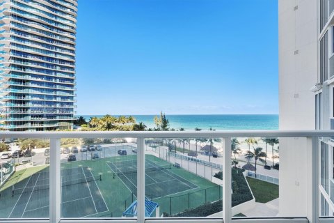 Condo in Sunny Isles Beach, Florida, 2 bedrooms  № 2005205 - photo 12