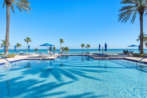 Condo in Sunny Isles Beach, Florida, 2 bedrooms  № 2005205 - photo 25