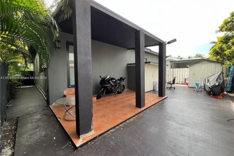 Villa ou maison à vendre à Miami, Floride: 3 chambres, 118.17 m2 № 1980143 - photo 8