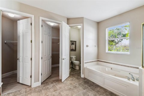 House in Poinciana, Florida 3 bedrooms, 198.9 sq.m. № 1883654 - photo 22