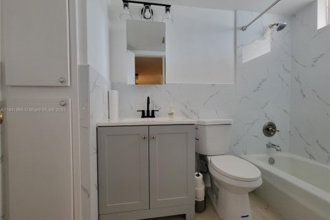 Condominio en alquiler en Aventura, Florida, 1 dormitorio, 71.35 m2 № 2012233 - foto 3