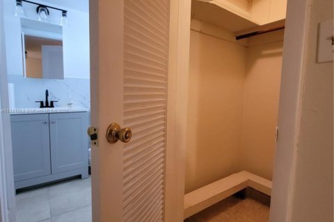 Condominio en alquiler en Aventura, Florida, 1 dormitorio, 71.35 m2 № 2012233 - foto 6