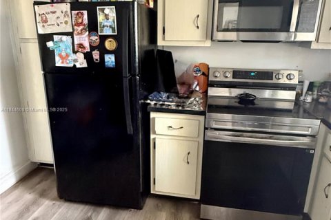 Condominio en venta en Hallandale Beach, Florida, 2 dormitorios, 92.9 m2 № 1892563 - foto 7