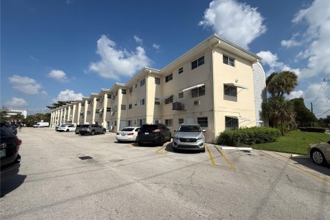 Condominio en venta en Hallandale Beach, Florida, 2 dormitorios, 92.9 m2 № 1892563 - foto 2