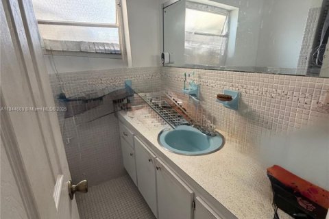 Condominio en venta en Hallandale Beach, Florida, 2 dormitorios, 92.9 m2 № 1892563 - foto 25