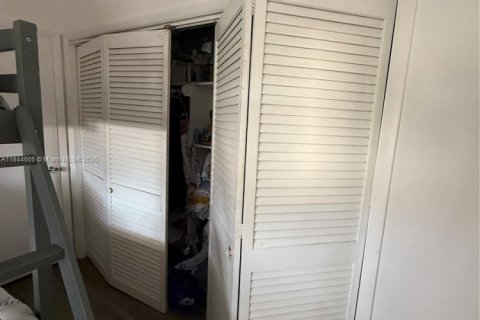 Condominio en venta en Hallandale Beach, Florida, 2 dormitorios, 92.9 m2 № 1892563 - foto 21