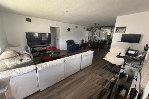 Condominio en venta en Hallandale Beach, Florida, 2 dormitorios, 92.9 m2 № 1892563 - foto 13