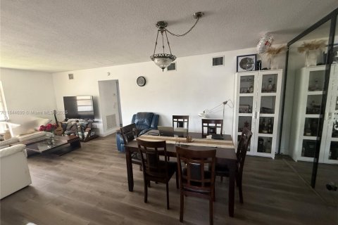 Condominio en venta en Hallandale Beach, Florida, 2 dormitorios, 92.9 m2 № 1892563 - foto 27