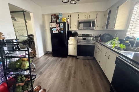 Condominio en venta en Hallandale Beach, Florida, 2 dormitorios, 92.9 m2 № 1892563 - foto 6